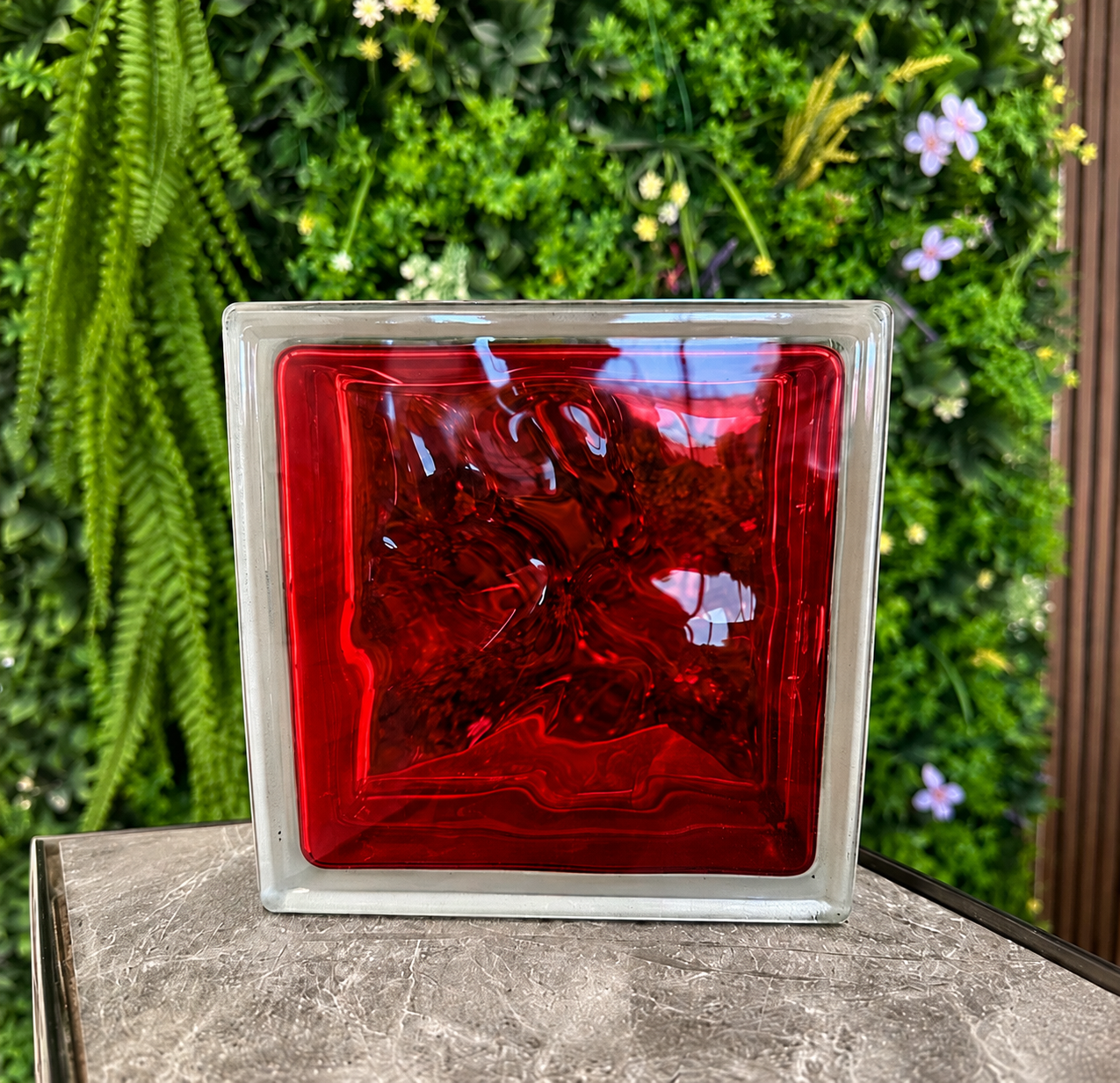 Glass block / BRILLY RED 1919/8 WAVE